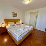 Apartman In 54892