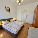 In 54892 Апартаменты
