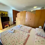In 54892 Apartman *