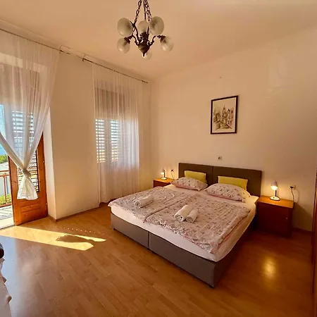 In 54892 Apartment Dramalj